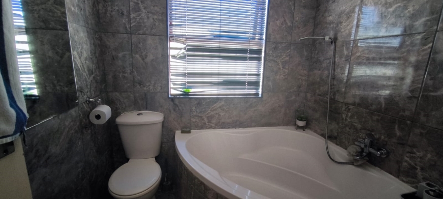 2 Bedroom Property for Sale in Lotus River Western Cape